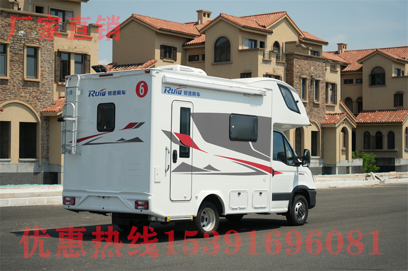 b型4×4越野房車 奔馳4×4底盤房車,2.0T+9AT自動(dòng)擋,車內(nèi)布局非常到位