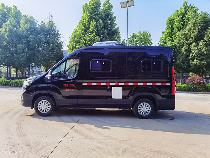 上汽大通V90長軸高頂B型房車