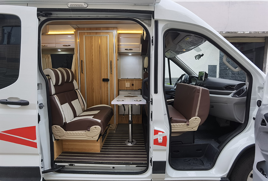 上汽大通V90短軸高頂房車2 上汽大通V90短軸高頂房車2