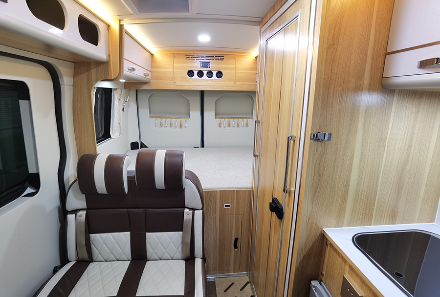 上汽大通V90短軸高頂房車3 上汽大通V90短軸高頂房車3