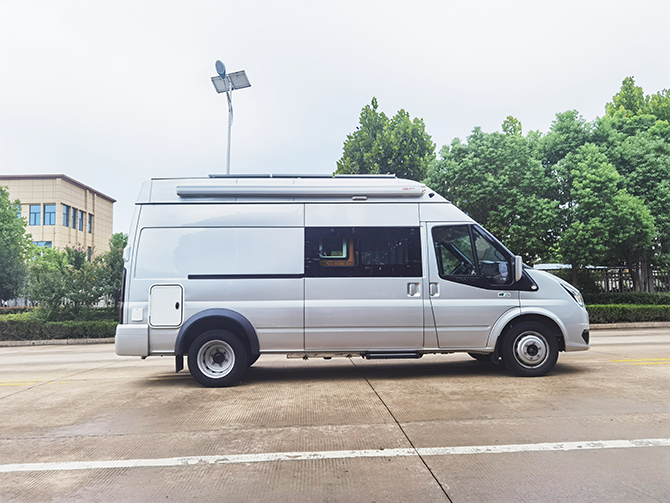 福特新世代全順V348后雙胎加長軸高頂房車