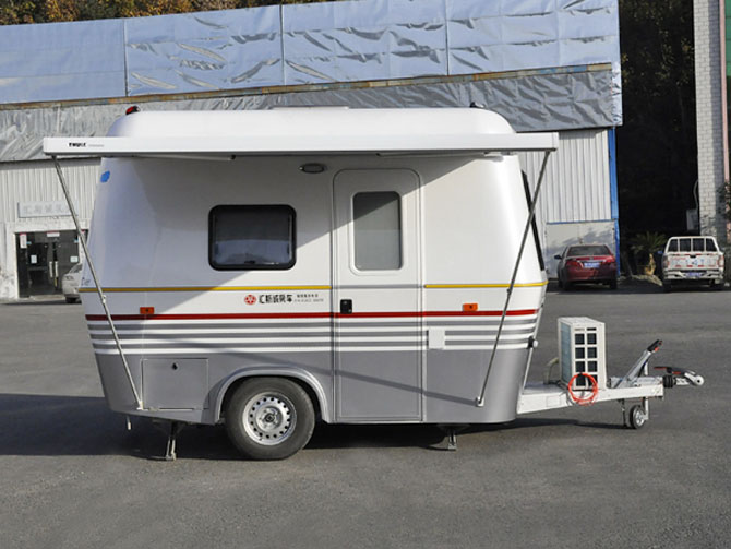 4.4m拖掛式房車