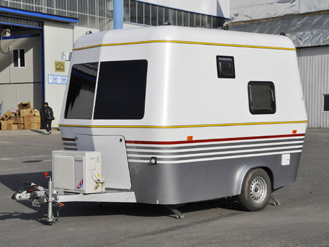 4.4m拖掛式房車