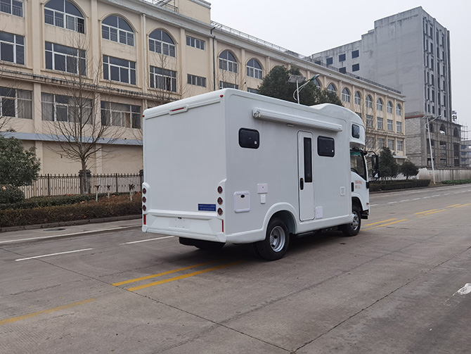 慶鈴五十鈴700P自動擋房車