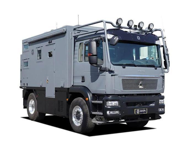 中國重汽汕德卡越野房車