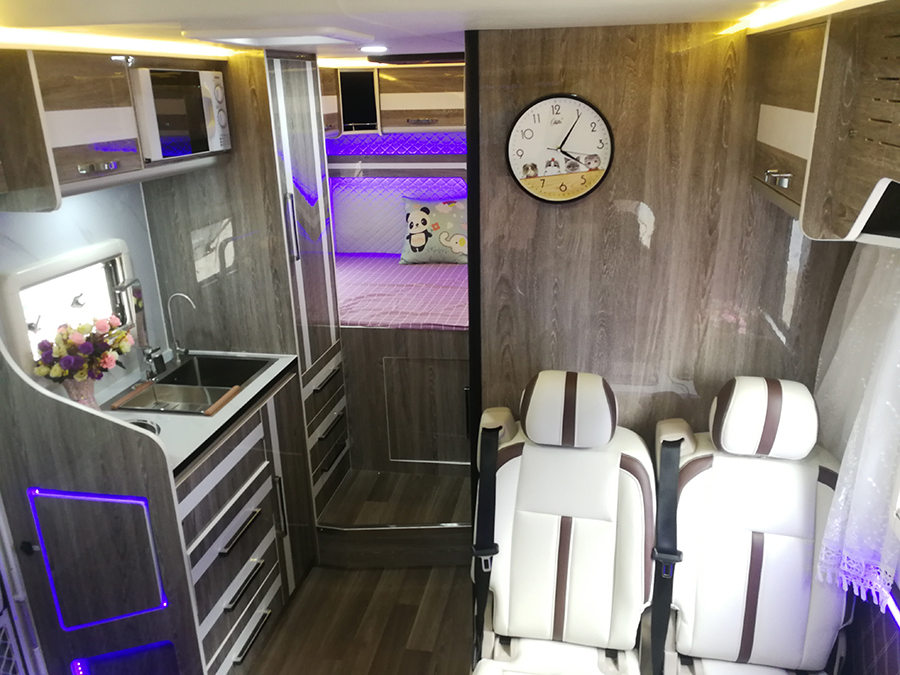 上汽躍進H500輕卡平頭自動擋房車-后橫床2 上汽躍進H500輕卡平頭自動擋房車-后橫床2