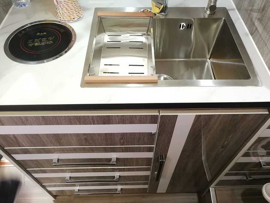 上汽躍進H500輕卡平頭自動擋房車-后橫床3 上汽躍進H500輕卡平頭自動擋房車-后橫床3