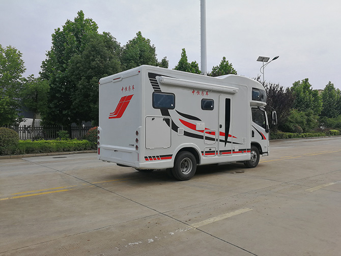 上汽躍進H500輕卡平頭自動擋房車