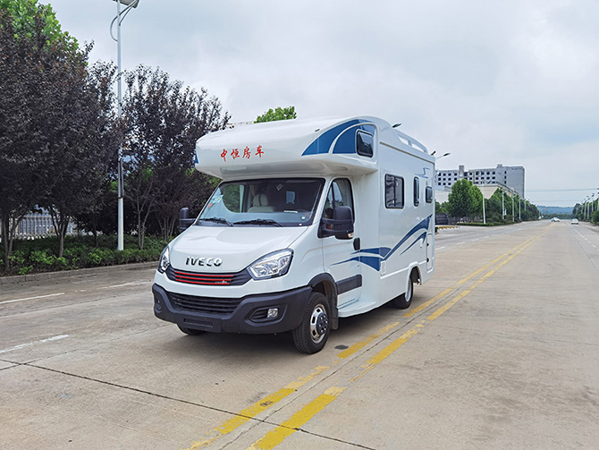 依維柯歐勝8AT自動擋C型房車