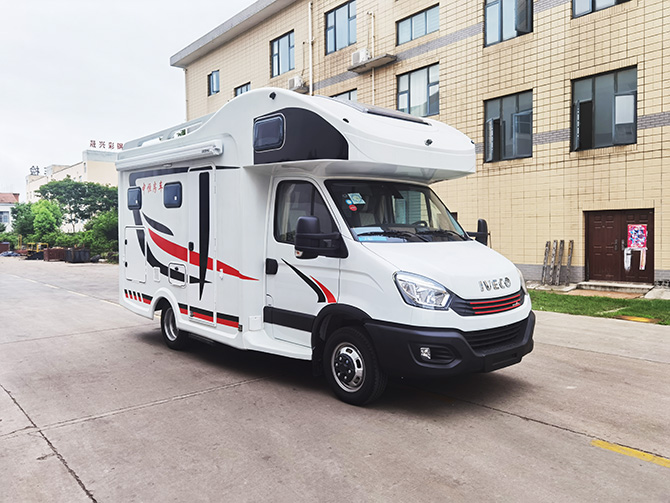 依維柯歐勝8AT自動擋C型房車