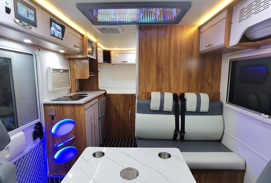 中恒房車-依維柯歐勝8AT自動擋C型房車-橫床版2