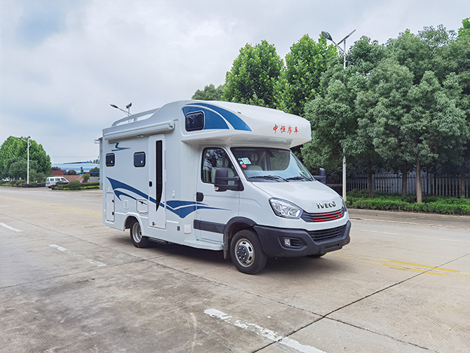 依維柯歐勝單拓展C型房車