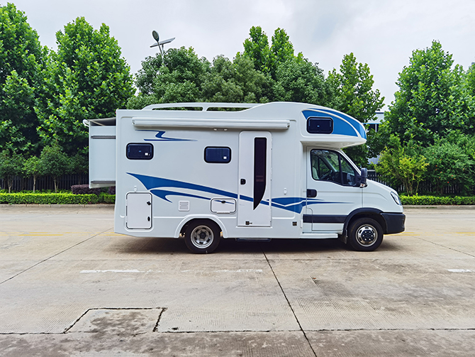 依維柯歐勝單拓展C型房車
