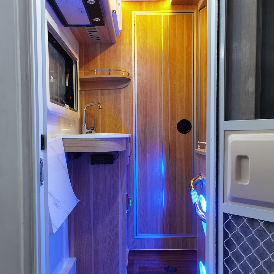 福特新全順小額頭C型房車(chē)1