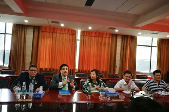 阿拉伯貿(mào)促會(huì)主席大海大使蒞臨程力集團(tuán)2 阿拉伯貿(mào)促會(huì)主席大海大使蒞臨程力集團(tuán)