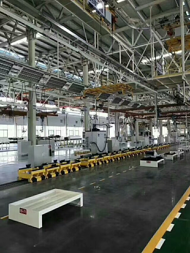 現(xiàn)代化、自動化的流水生產線3
