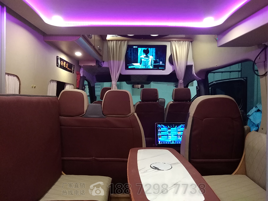 東風(fēng)御風(fēng)長(zhǎng)軸高頂B型房車自動(dòng)擋內(nèi)飾2 東風(fēng)御風(fēng)長(zhǎng)軸高頂B型房車自動(dòng)擋內(nèi)飾2