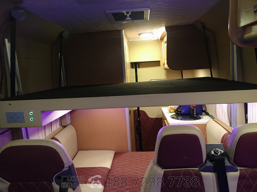 東風(fēng)御風(fēng)長(zhǎng)軸高頂B型房車自動(dòng)擋內(nèi)飾4 東風(fēng)御風(fēng)長(zhǎng)軸高頂B型房車自動(dòng)擋內(nèi)飾4