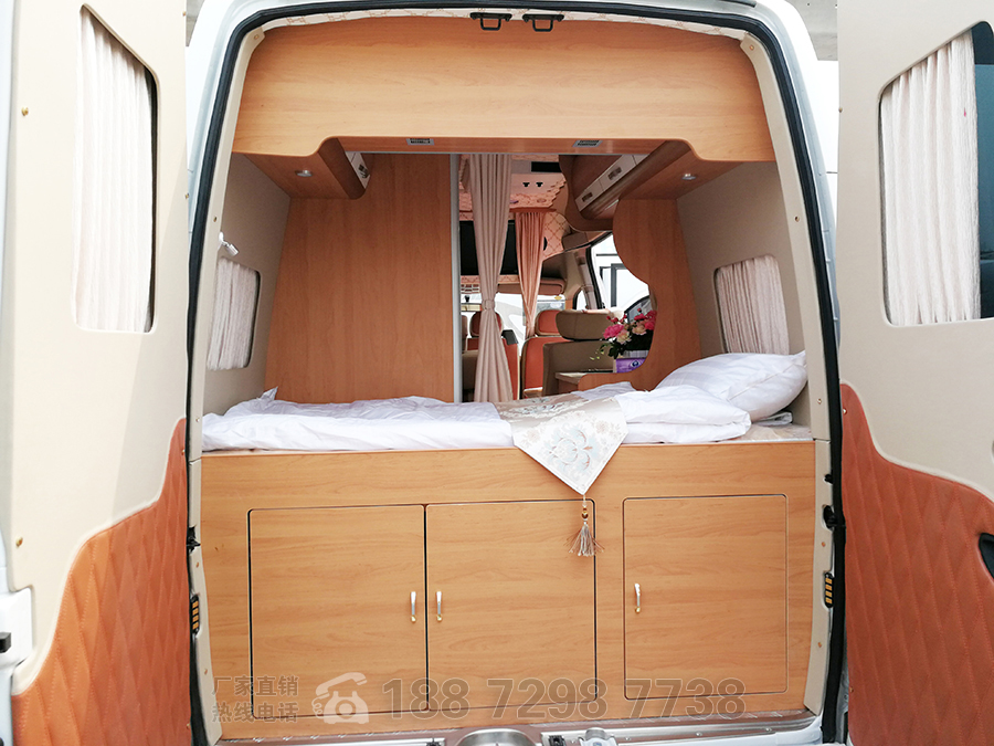 程力大通V80長(zhǎng)軸高頂自動(dòng)擋房車(chē)內(nèi)飾6 程力大通V80長(zhǎng)軸高頂自動(dòng)擋房車(chē)內(nèi)飾6