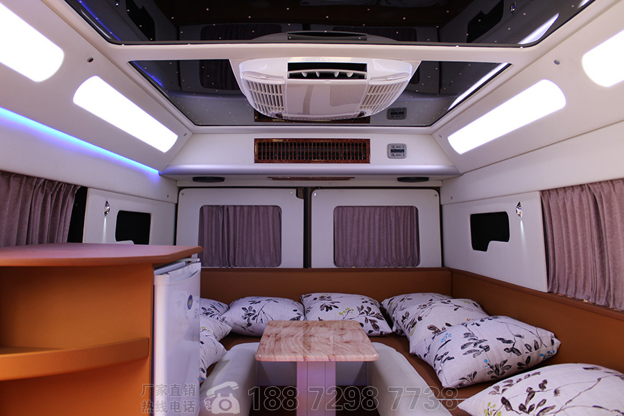 依維柯2046四驅(qū)越野旅居車7