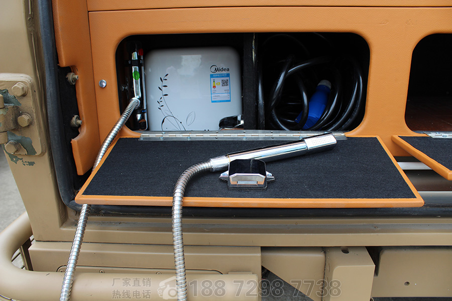 依維柯2046四驅(qū)越野旅居車14