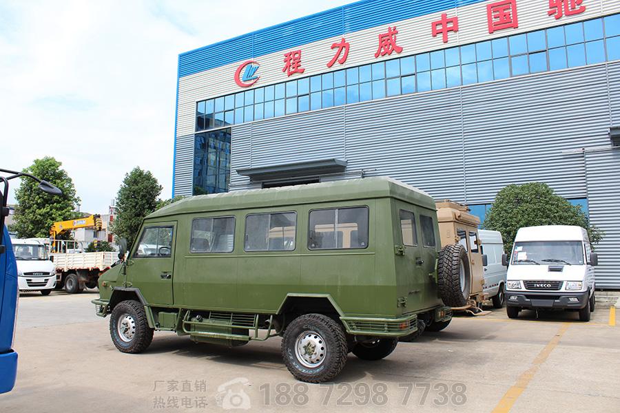 依維柯2046四驅(qū)越野旅居車17