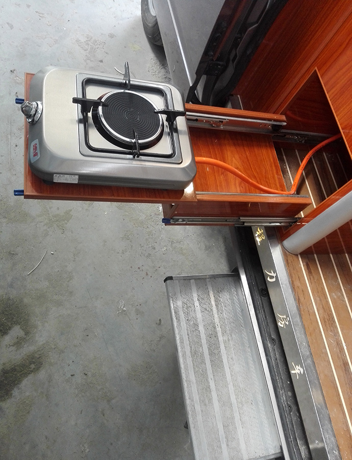 房車電能系統(tǒng)6-程力房車外置抽拉灶臺