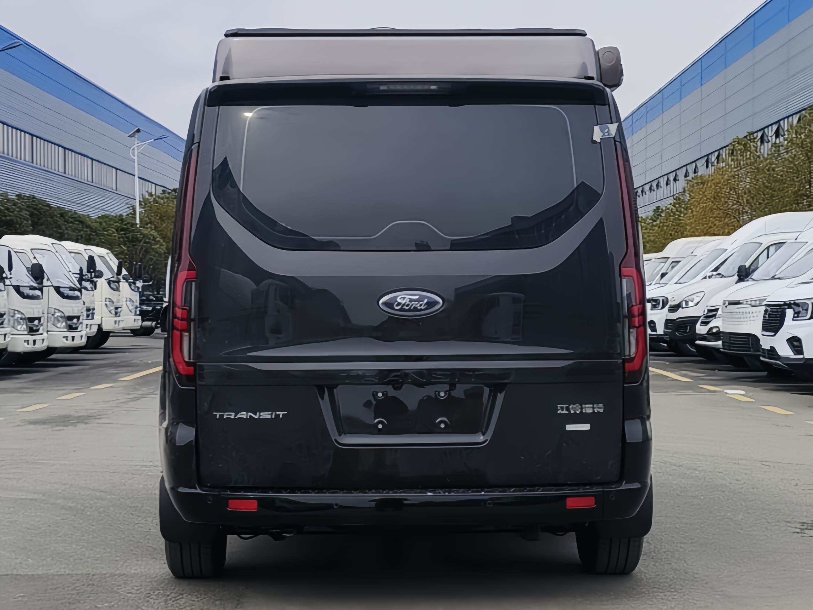 福特V362升頂【后置廚衛(wèi)】旅居車