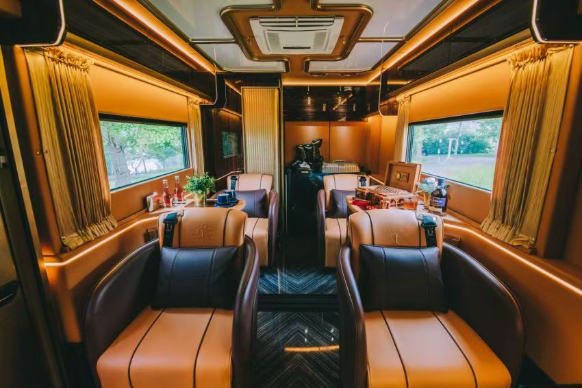 程力牌CL5041XLJ6YS多功能高端商務旅居車