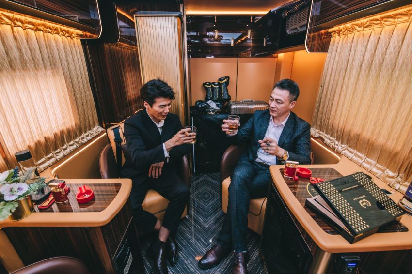 程力牌CL5041XLJ6YS多功能高端商務旅居車